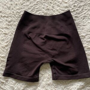 Alphalete Amplify 4.5inch short